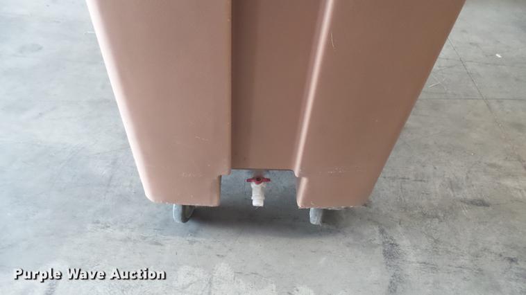 image for item DV9137 Cambro plastic ice chest