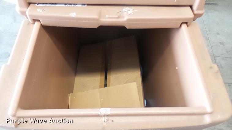 image for item DV9137 Cambro plastic ice chest