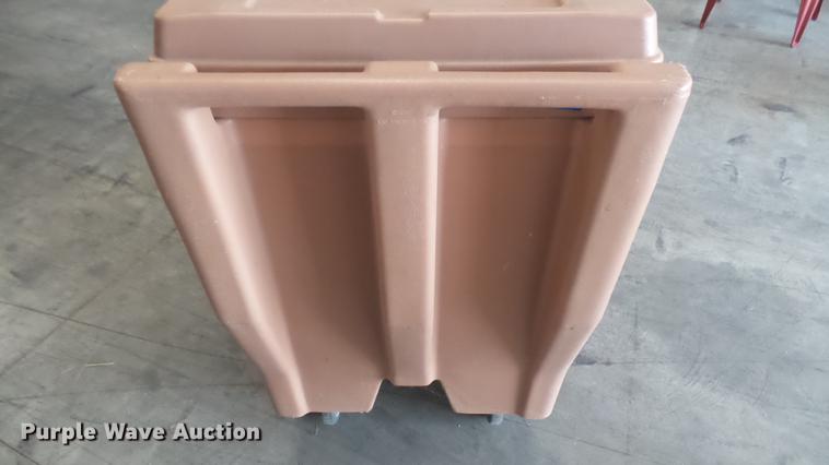 image for item DV9137 Cambro plastic ice chest