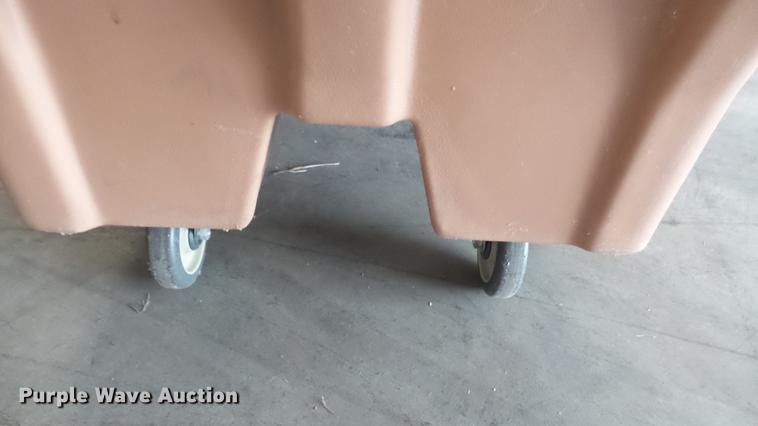 image for item DV9137 Cambro plastic ice chest