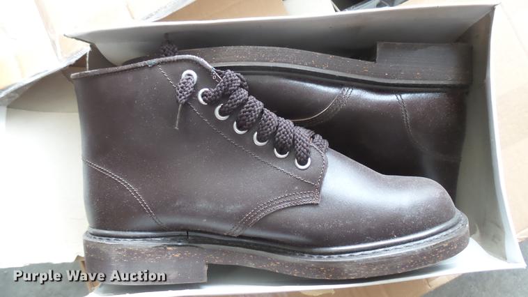 image for item DV9144 (15) pairs of boots