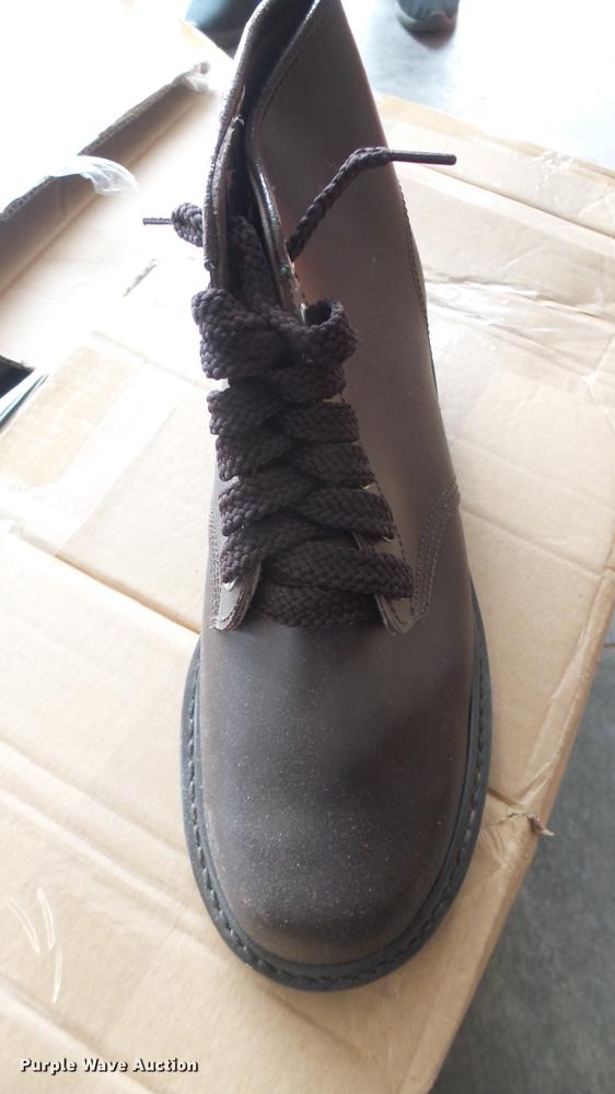 image for item DV9144 (15) pairs of boots