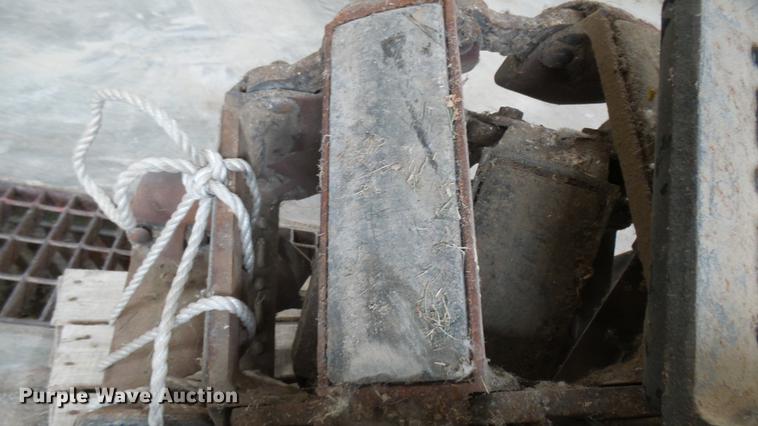 image for item DV9165 (2) Bobcat tracks