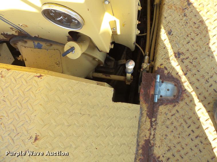 image for item DV9511 Blaw Knox PF180H paver