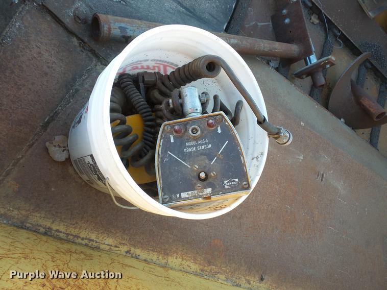 image for item DV9511 Blaw Knox PF180H paver