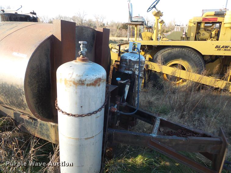 image for item DV9512 (3) tar pot trailers