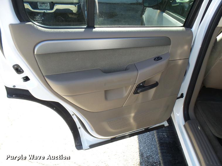 image for item DX9262 2003 Ford Explorer XLT SUV