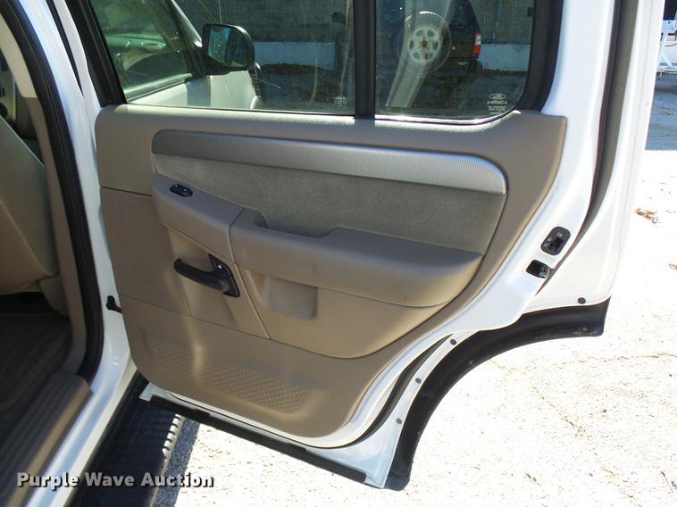 image for item DX9262 2003 Ford Explorer XLT SUV