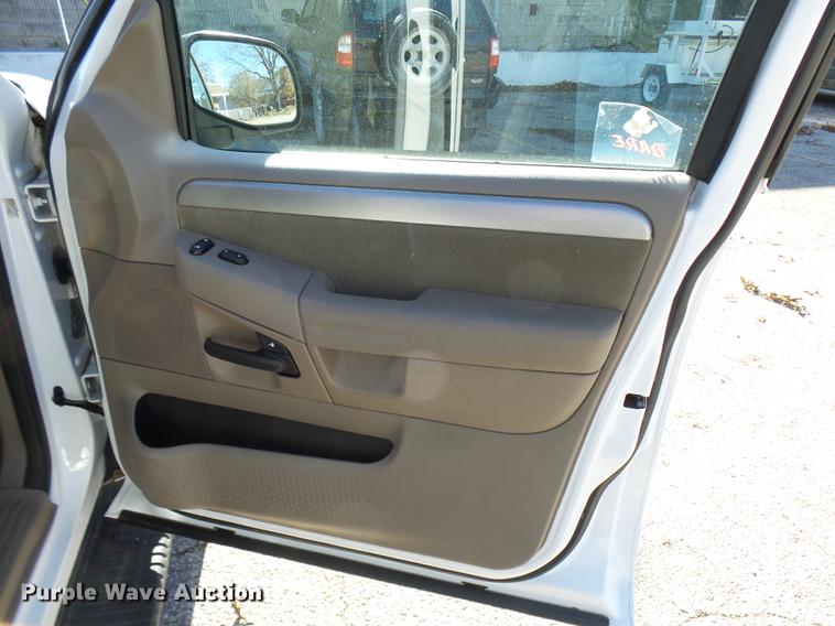 image for item DX9262 2003 Ford Explorer XLT SUV