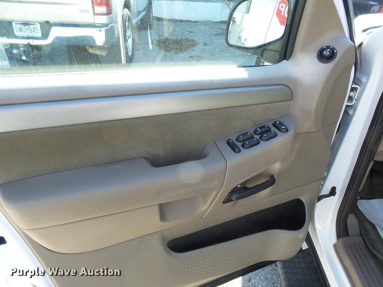image for item DX9262 2003 Ford Explorer XLT SUV