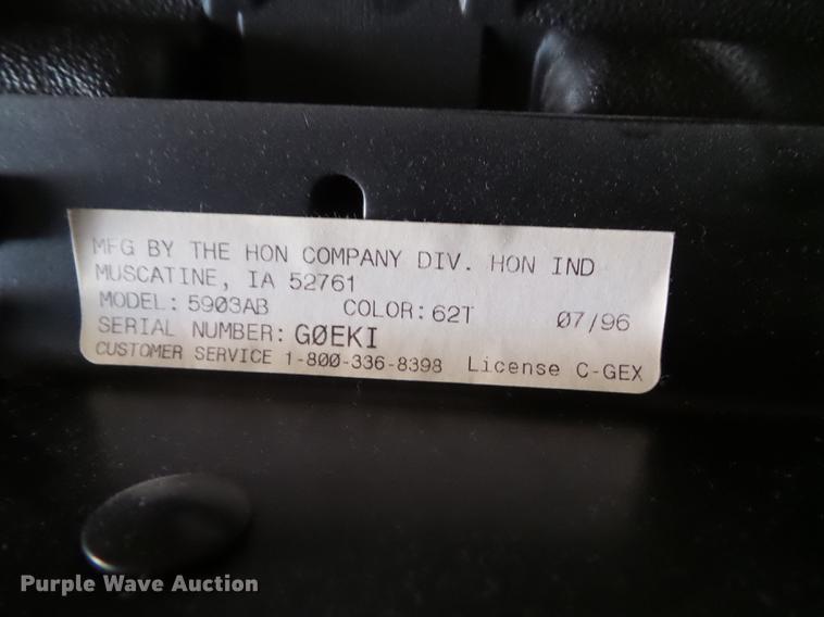 image for item DZ9084 (18) Hon office chairs