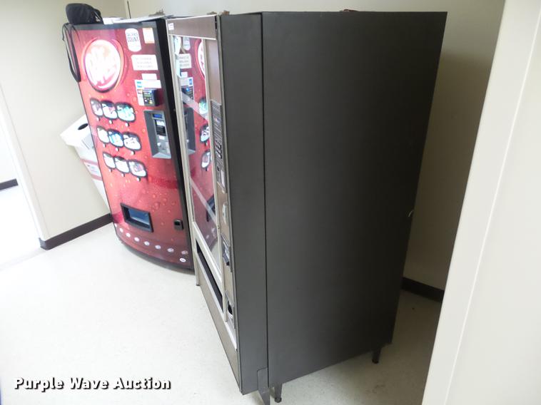 image for item DZ9096 Rowe vending machine