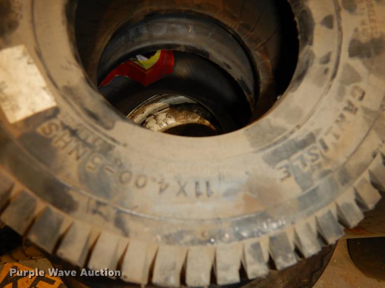 image for item EC9770 (11) tires