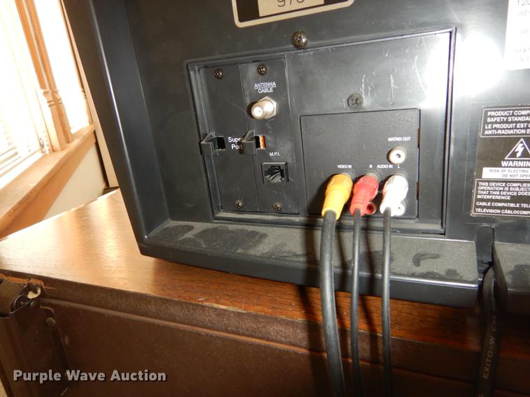 image for item EC9803 Zenith 32" television