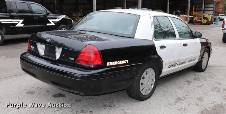 image for item ED9686 2011 Ford Crown Victoria Police Interceptor