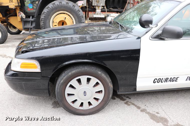 image for item ED9686 2011 Ford Crown Victoria Police Interceptor