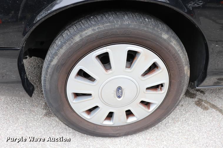 image for item ED9686 2011 Ford Crown Victoria Police Interceptor