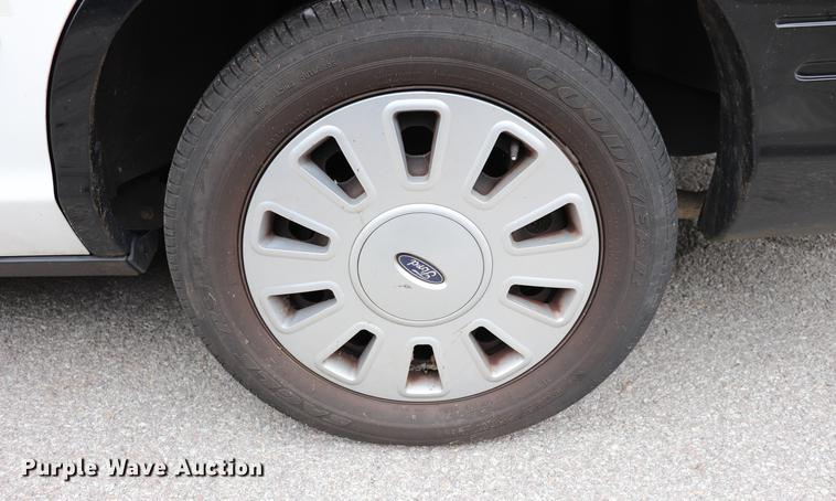 image for item ED9686 2011 Ford Crown Victoria Police Interceptor