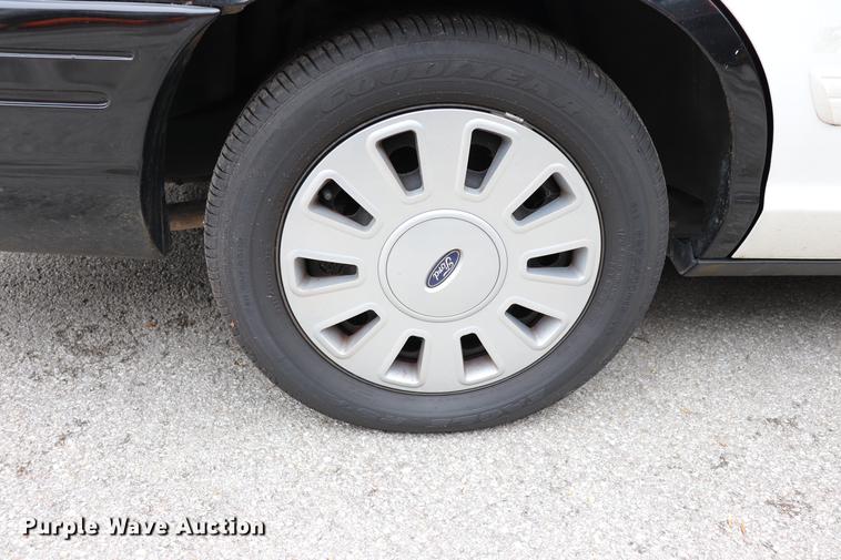 image for item ED9686 2011 Ford Crown Victoria Police Interceptor