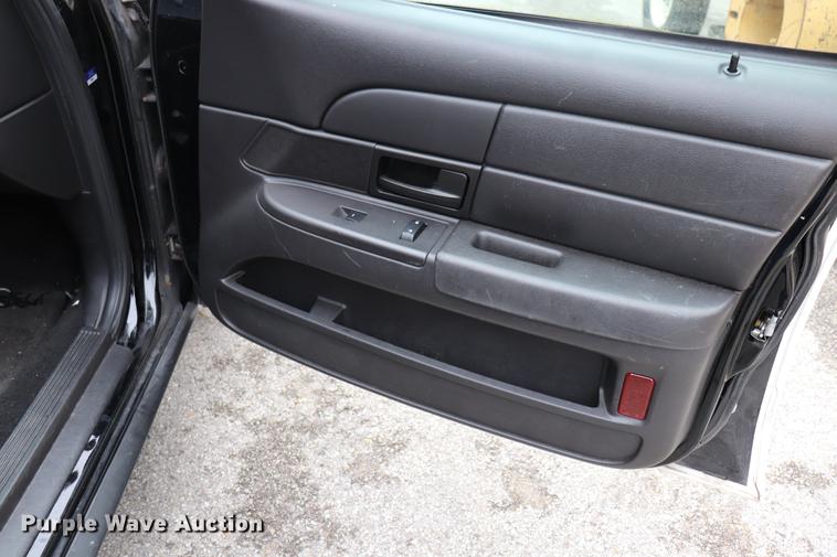 image for item ED9686 2011 Ford Crown Victoria Police Interceptor