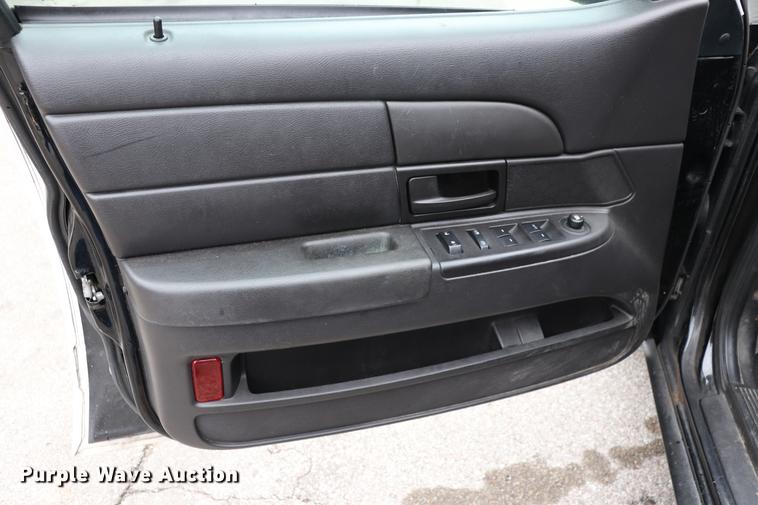 image for item ED9686 2011 Ford Crown Victoria Police Interceptor