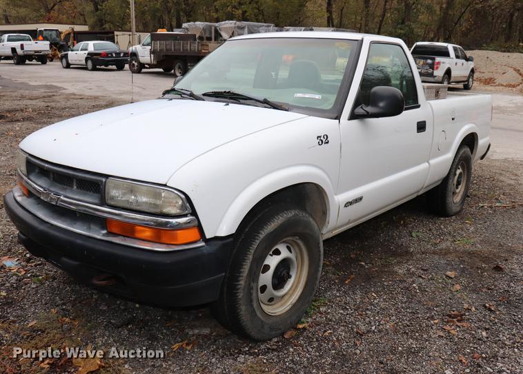 image for item ED9688 1998 Chevrolet S10 pickup truck