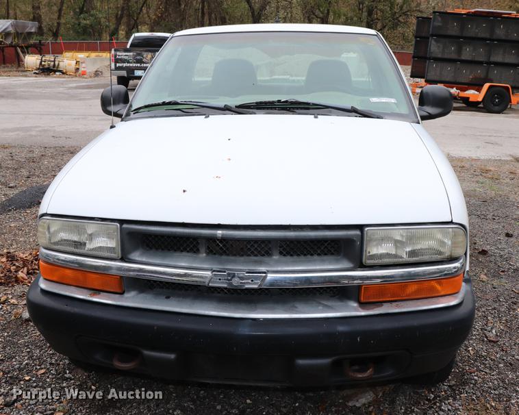 image for item ED9688 1998 Chevrolet S10 pickup truck