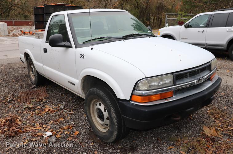 image for item ED9688 1998 Chevrolet S10 pickup truck