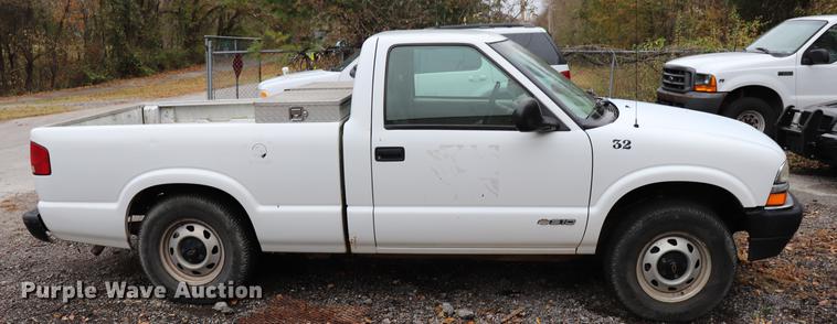 image for item ED9688 1998 Chevrolet S10 pickup truck