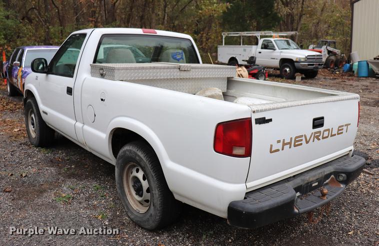 image for item ED9688 1998 Chevrolet S10 pickup truck