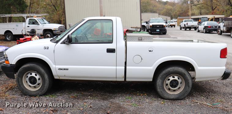 image for item ED9688 1998 Chevrolet S10 pickup truck