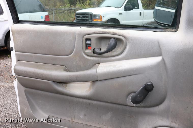 image for item ED9688 1998 Chevrolet S10 pickup truck