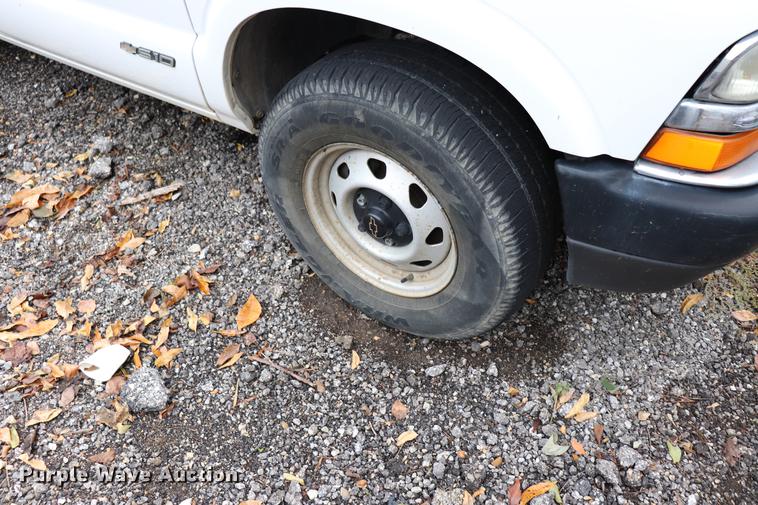 image for item ED9688 1998 Chevrolet S10 pickup truck