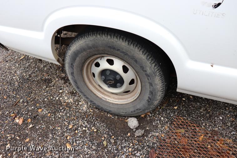 image for item ED9688 1998 Chevrolet S10 pickup truck