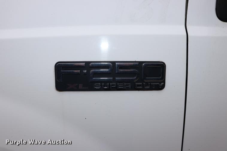 image for item ED9690 2001 Ford F250 Super Duty pickup truck