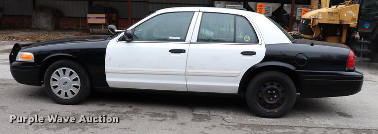 image for item ED9692 2010 Ford Crown Victoria Police Interceptor