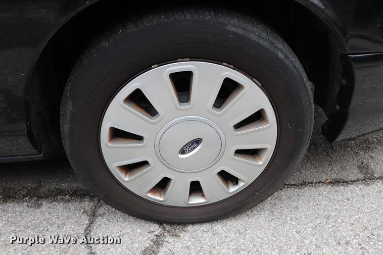 image for item ED9692 2010 Ford Crown Victoria Police Interceptor