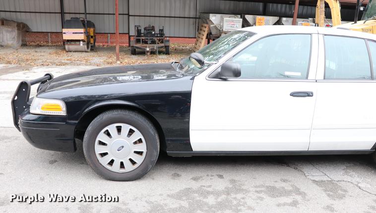 image for item ED9692 2010 Ford Crown Victoria Police Interceptor