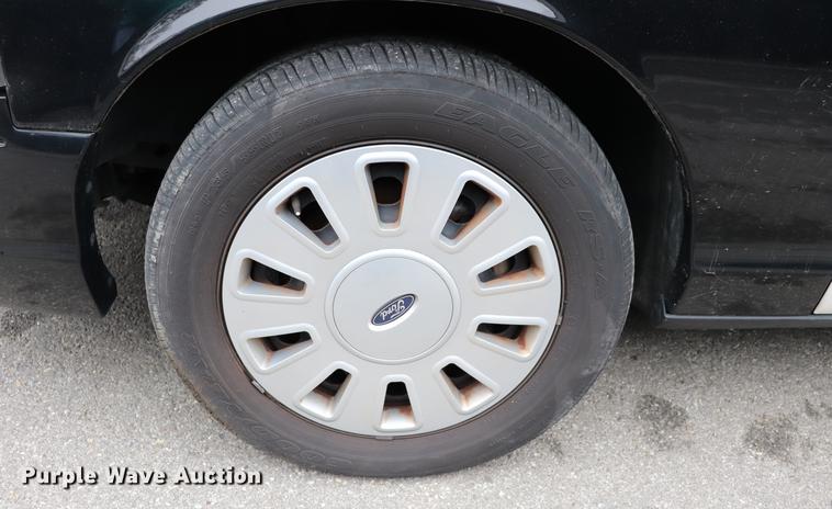 image for item ED9692 2010 Ford Crown Victoria Police Interceptor