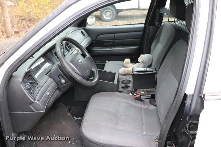 image for item ED9694 2010 Ford Crown Victoria Police Interceptor