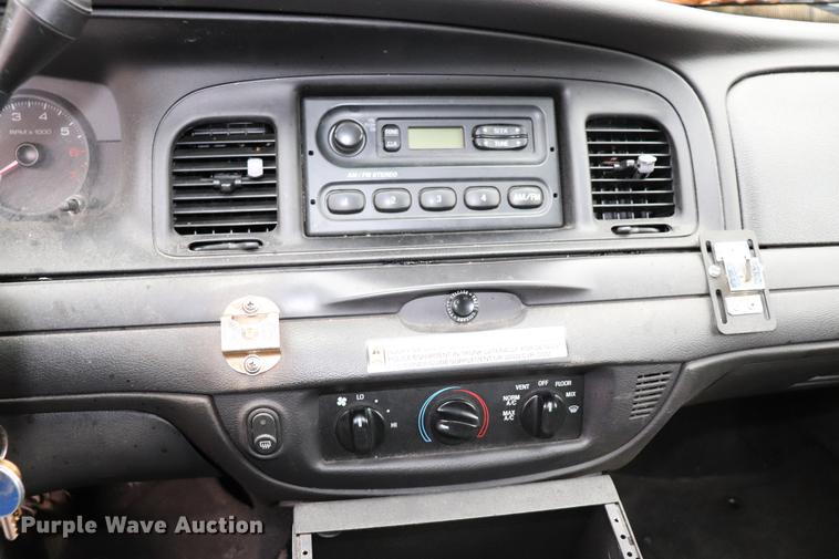 image for item ED9694 2010 Ford Crown Victoria Police Interceptor