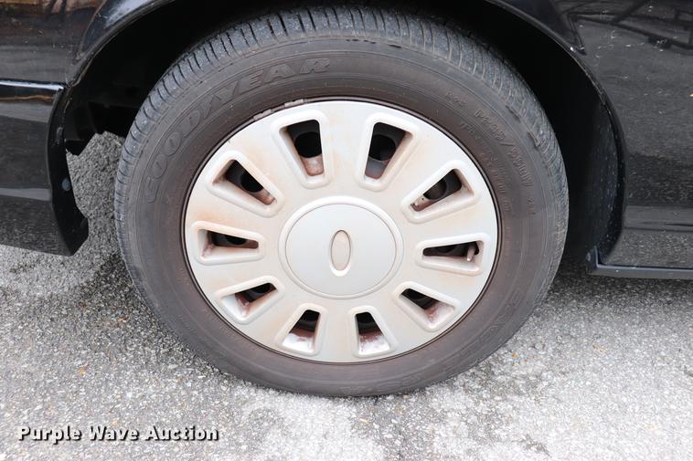 image for item ED9704 2010 Ford Crown Victoria Police Interceptor