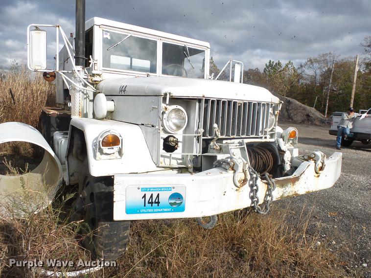 image for item ED9718 1967 Kaiser M44 sewer rodding truck