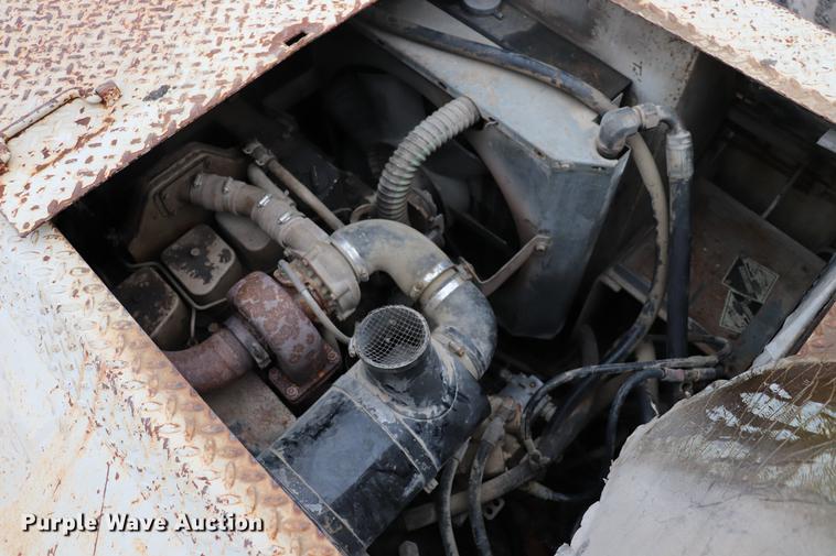 image for item ED9725 Cedarapids CR461 paver