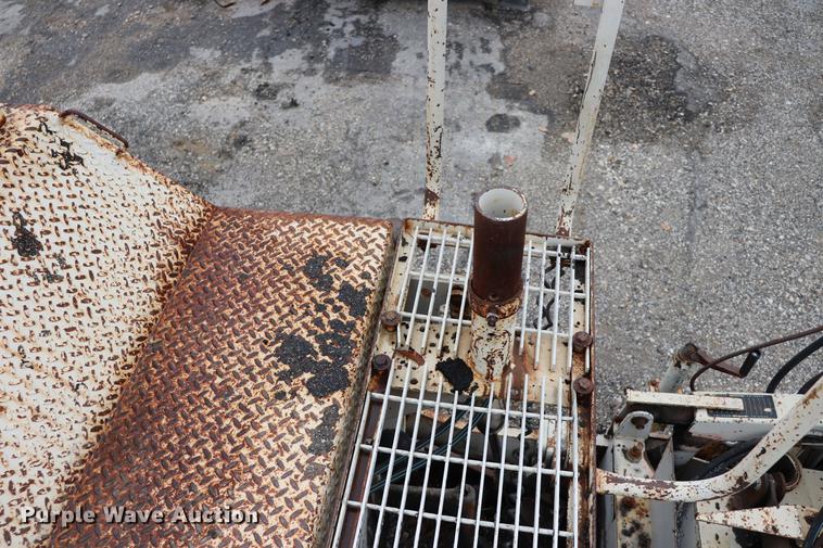 image for item ED9725 Cedarapids CR461 paver