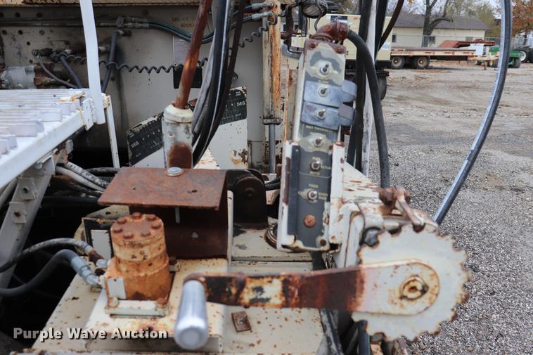 image for item ED9725 Cedarapids CR461 paver