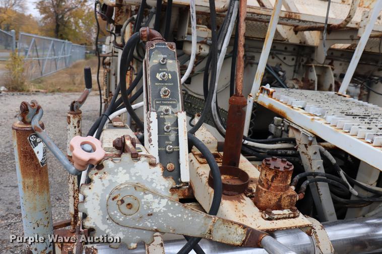 image for item ED9725 Cedarapids CR461 paver