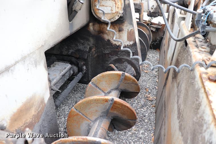 image for item ED9725 Cedarapids CR461 paver