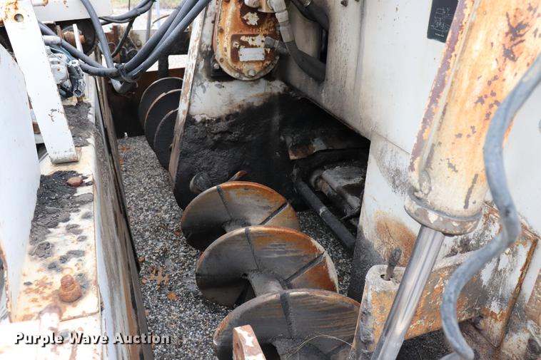 image for item ED9725 Cedarapids CR461 paver