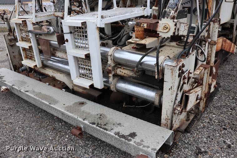 image for item ED9725 Cedarapids CR461 paver